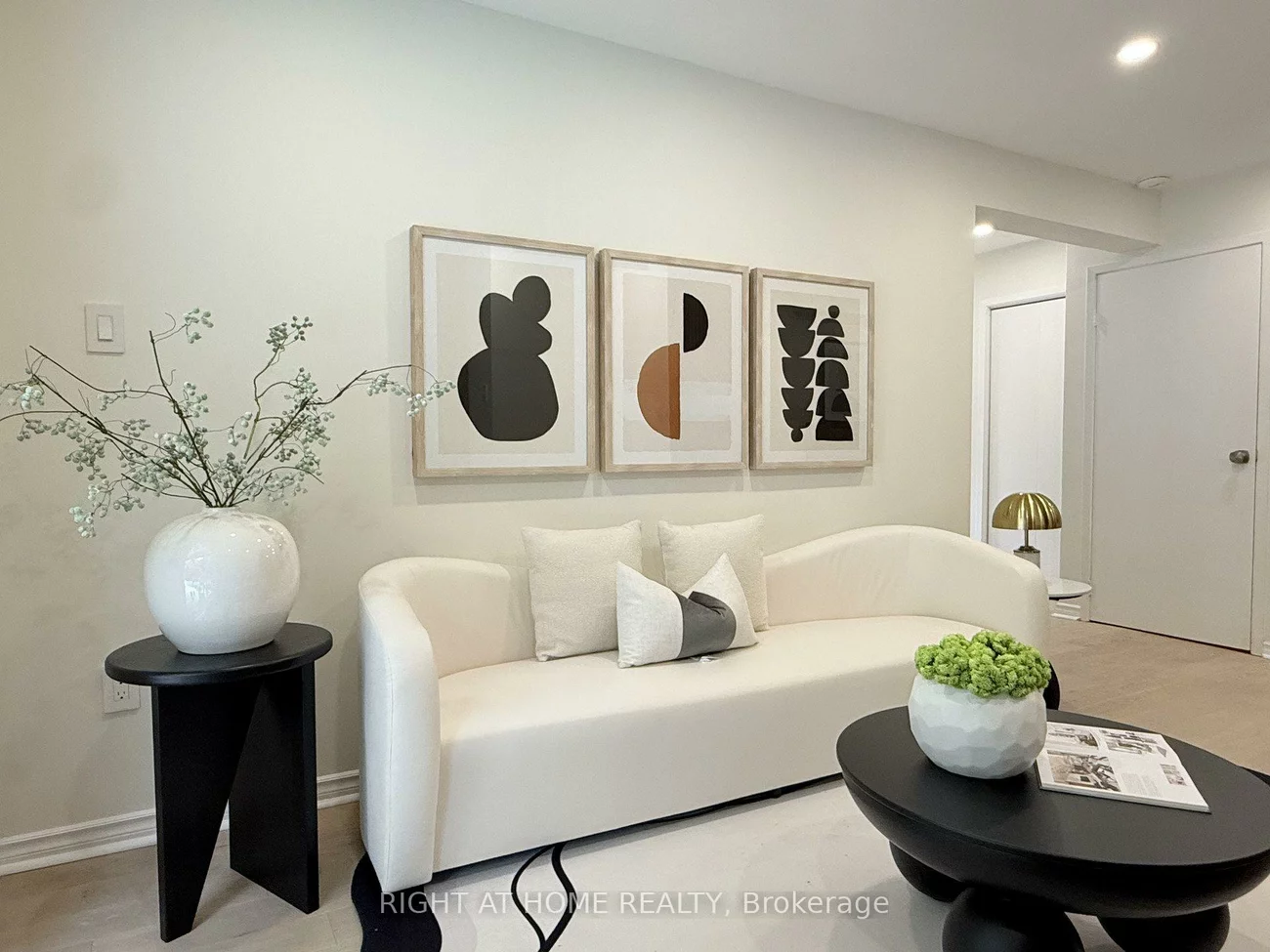 315, Roywood, Central Newmarket, Newmarket
