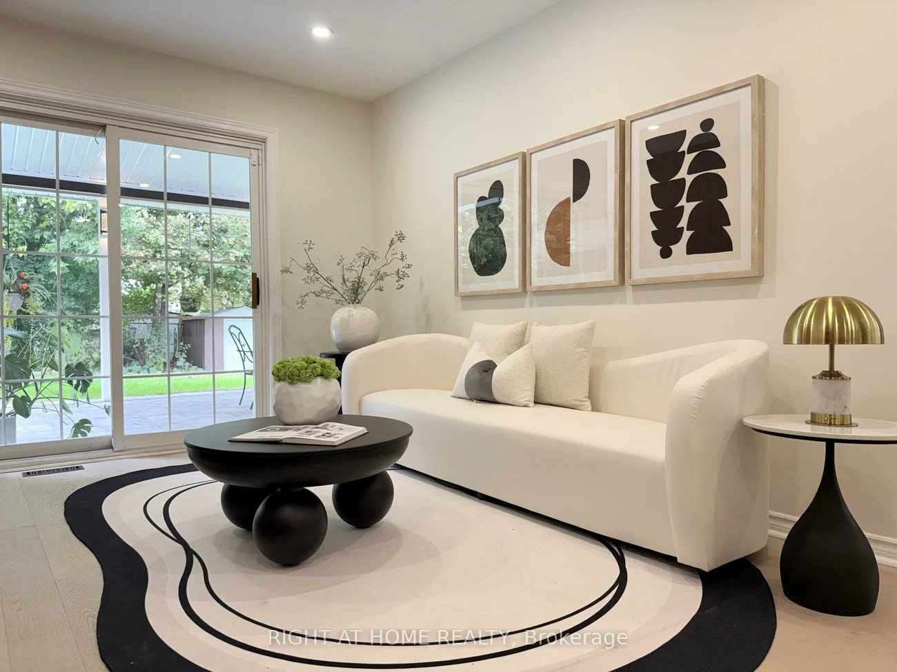 315, Roywood, Central Newmarket, Newmarket