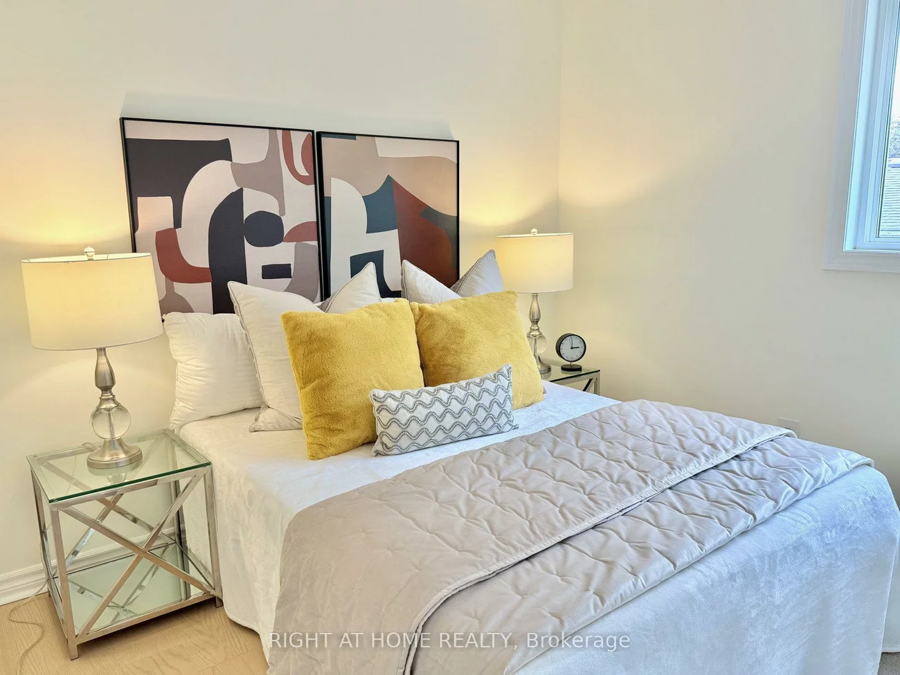 315, Roywood, Central Newmarket, Newmarket