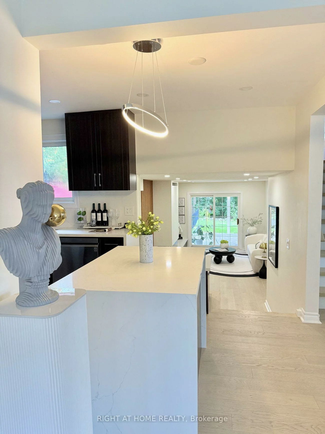 315, Roywood, Central Newmarket, Newmarket