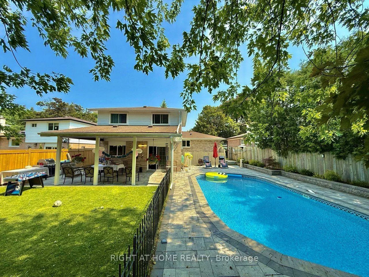 315, Roywood, Central Newmarket, Newmarket