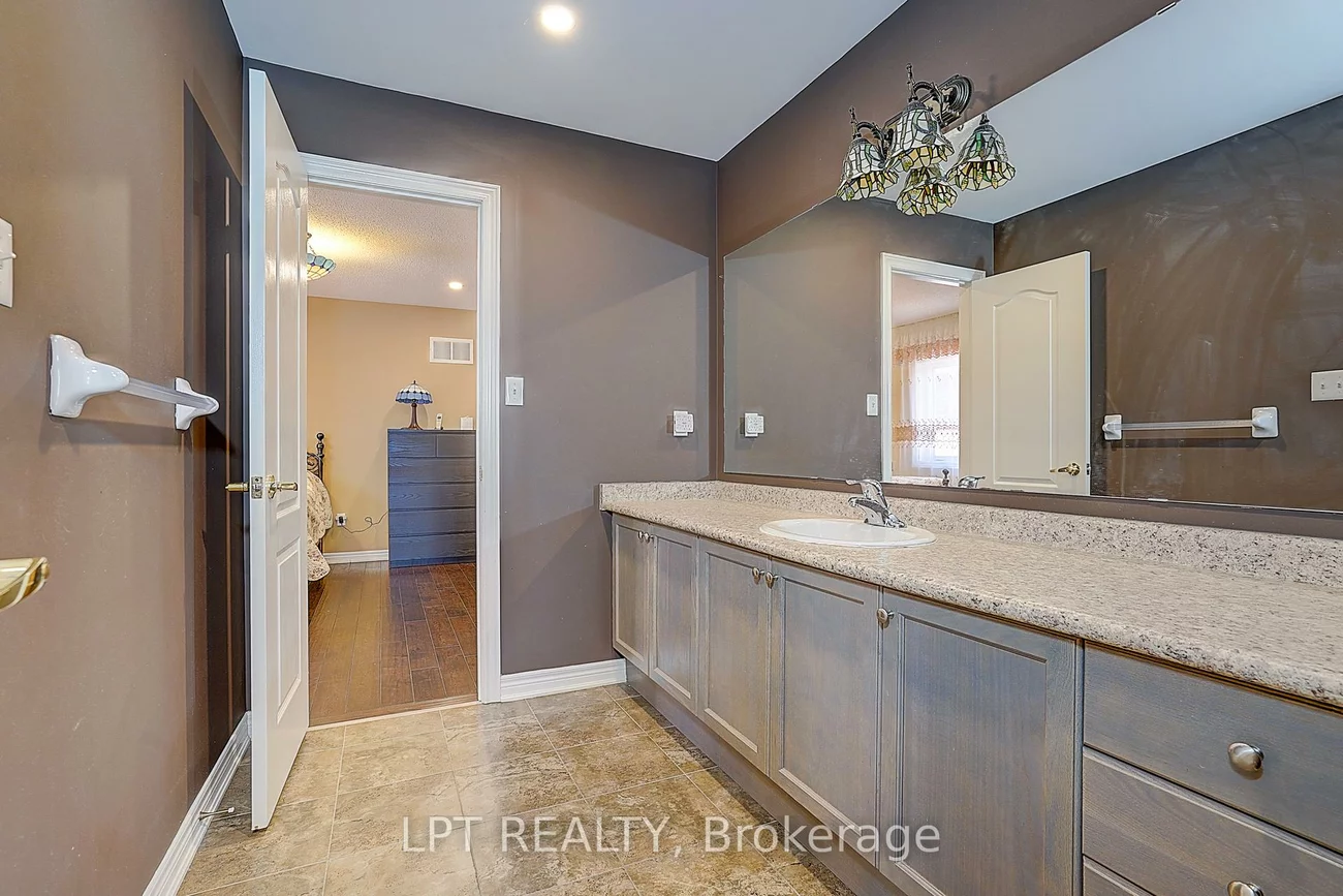 1168, McTavish, Stonehaven-Wyndham, Newmarket