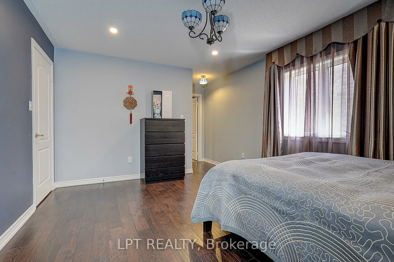 1168, McTavish, Stonehaven-Wyndham, Newmarket