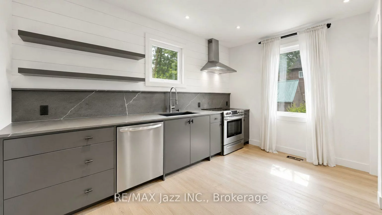388, Eagle, Central Newmarket, Newmarket