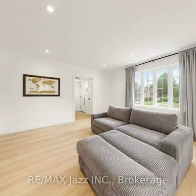 388, Eagle, Central Newmarket, Newmarket