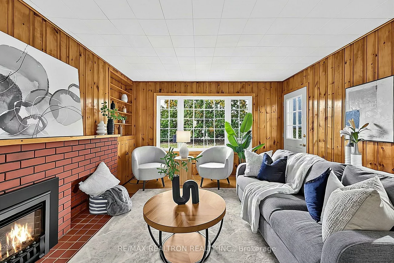 250, Helmer, Central Newmarket, Newmarket