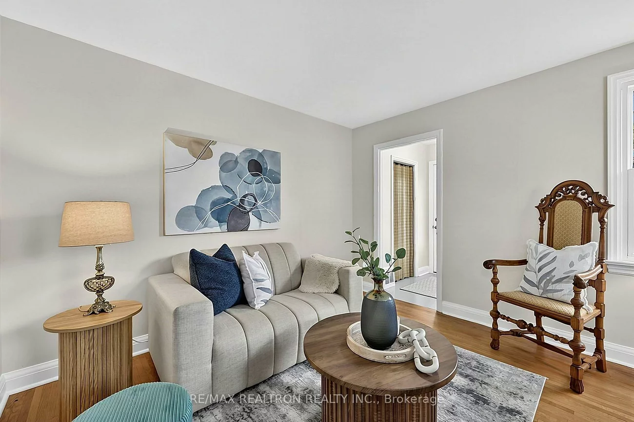250, Helmer, Central Newmarket, Newmarket