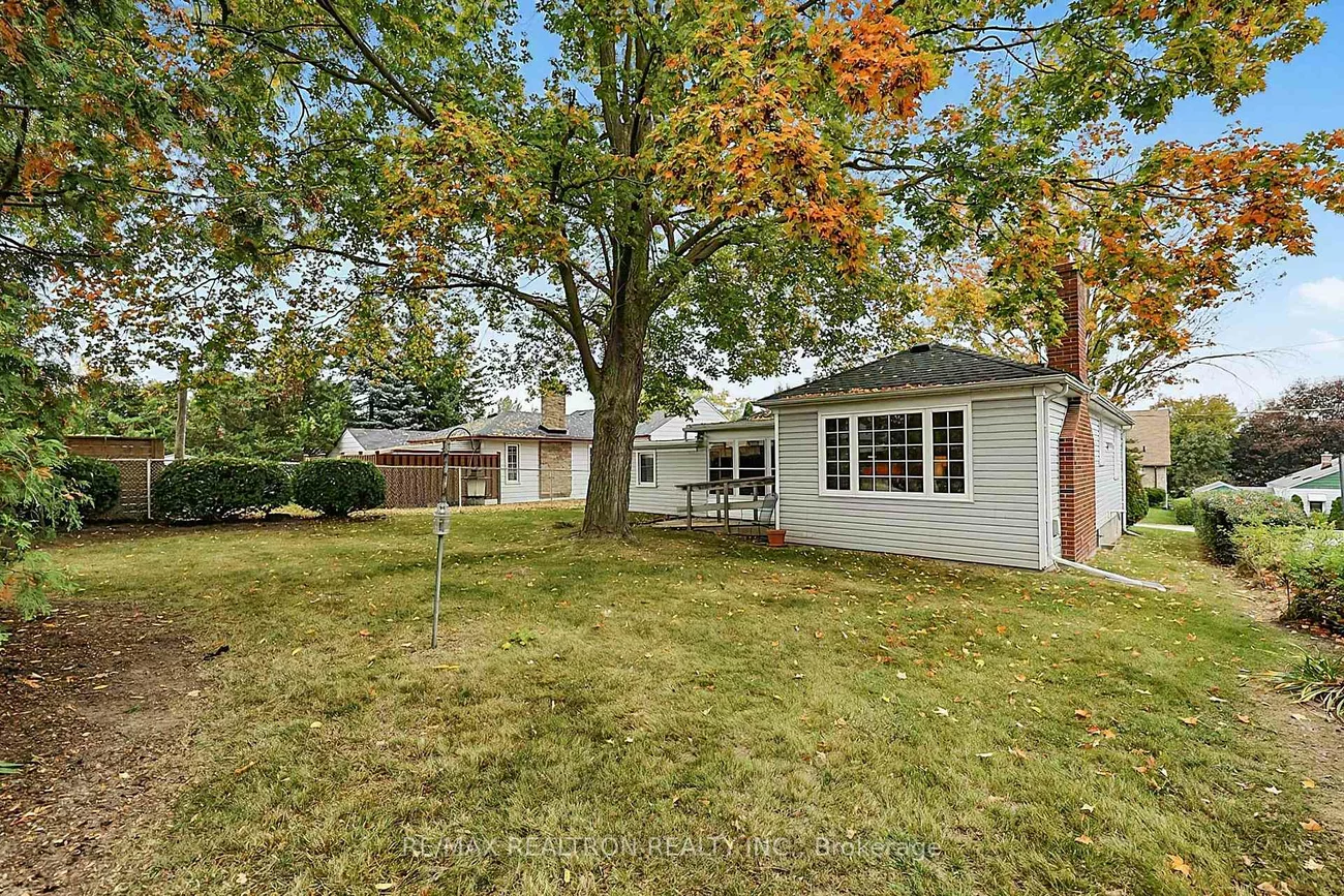 250, Helmer, Central Newmarket, Newmarket