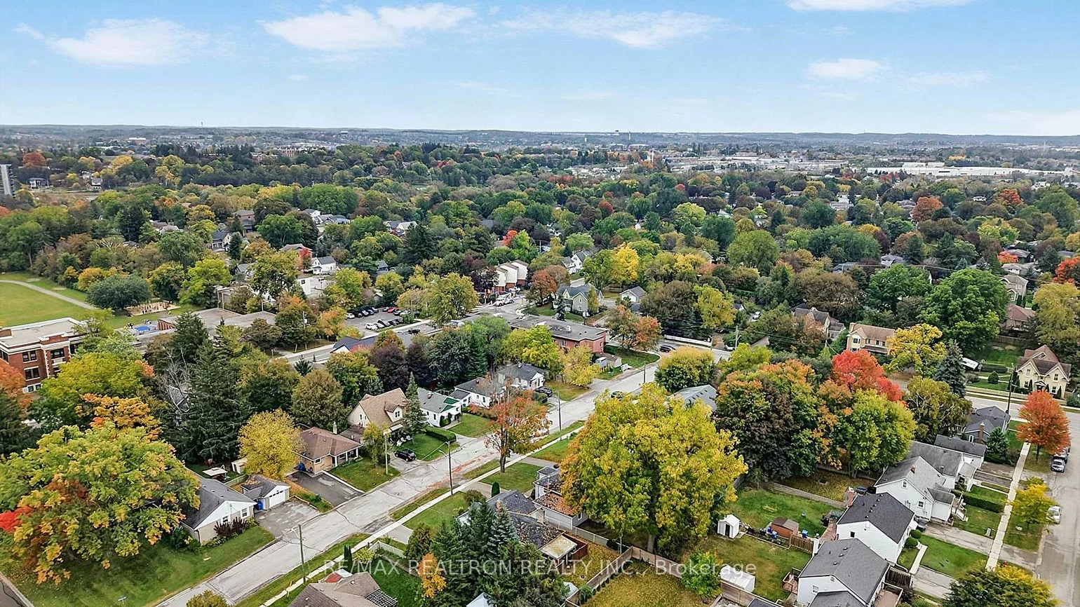 250, Helmer, Central Newmarket, Newmarket