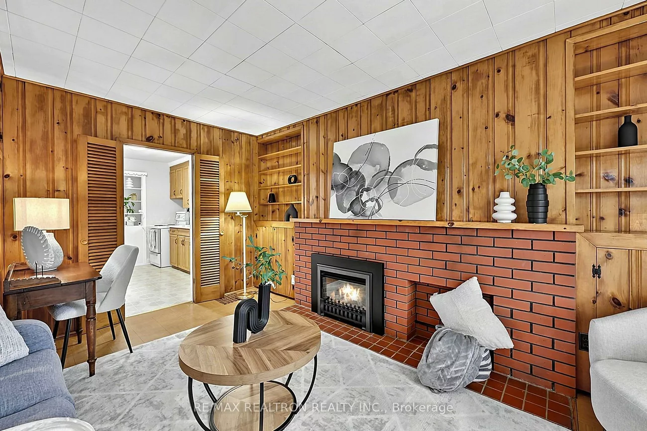 250, Helmer, Central Newmarket, Newmarket