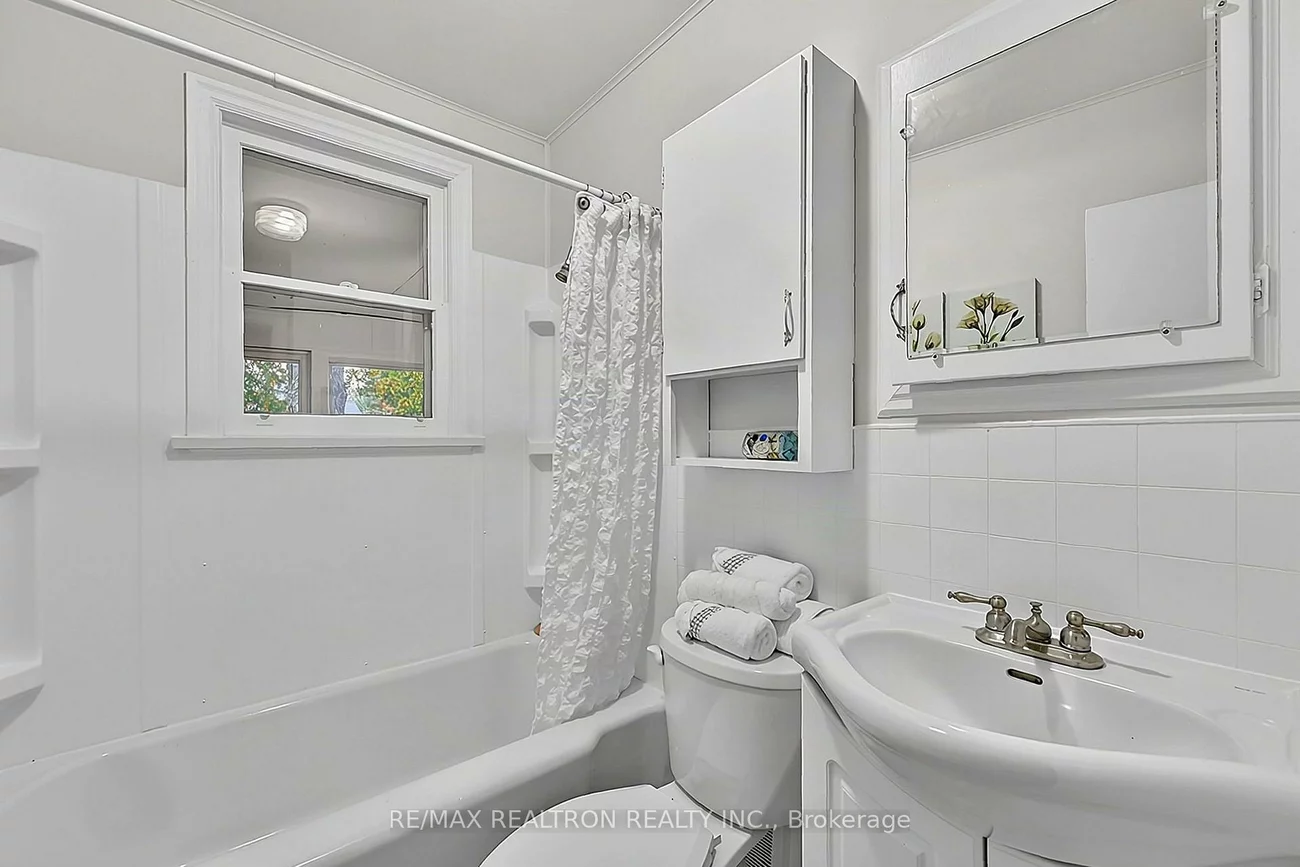 250, Helmer, Central Newmarket, Newmarket