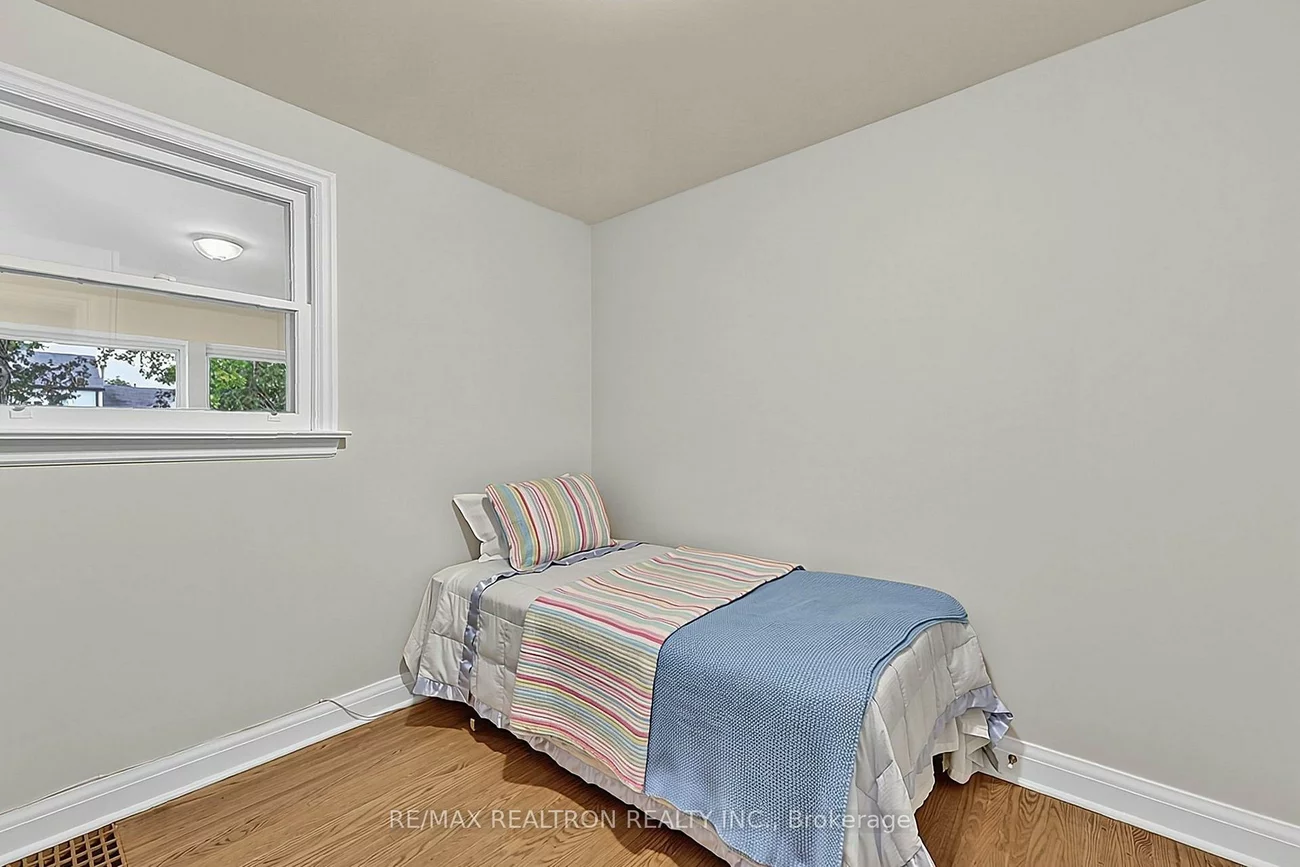 250, Helmer, Central Newmarket, Newmarket