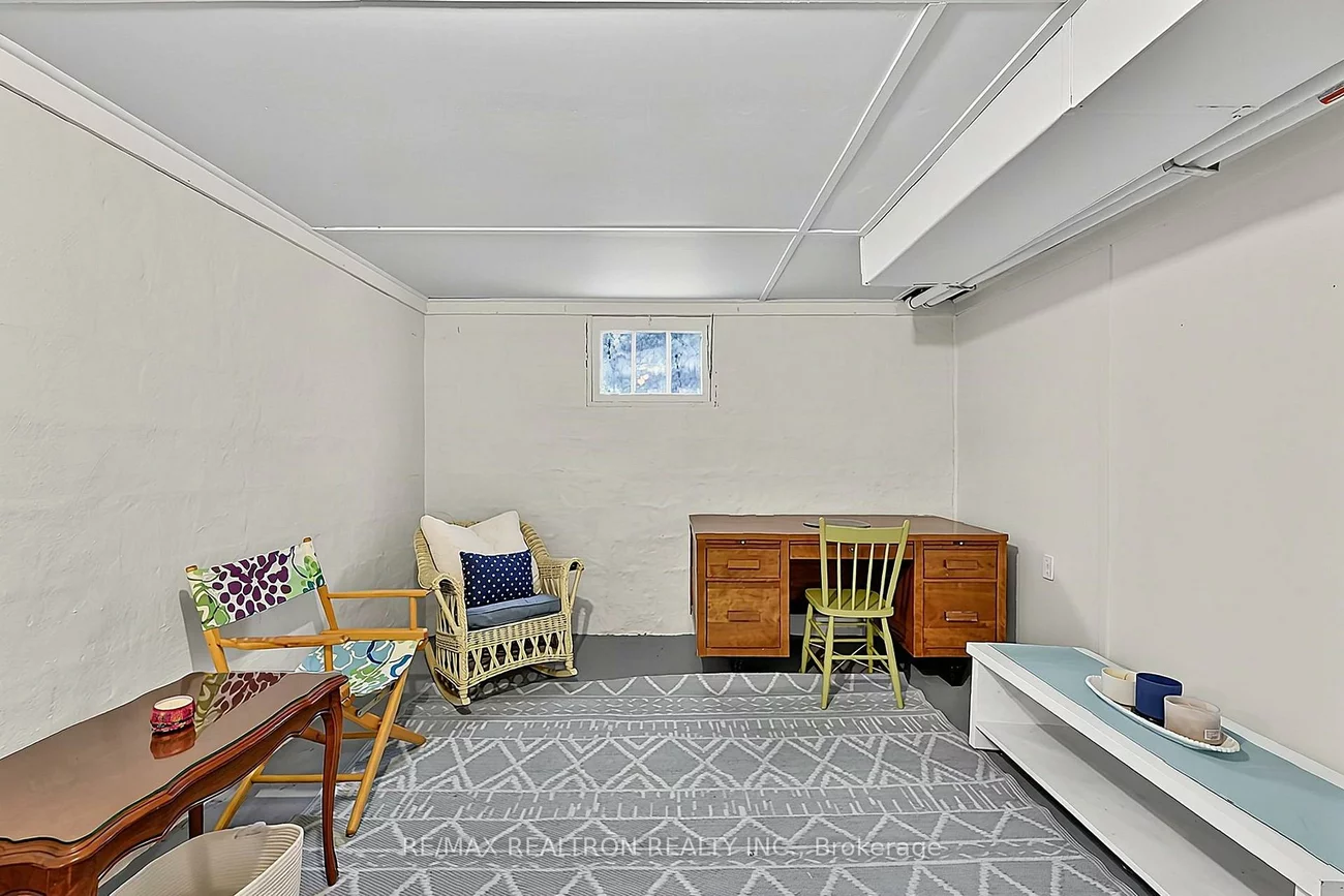 250, Helmer, Central Newmarket, Newmarket