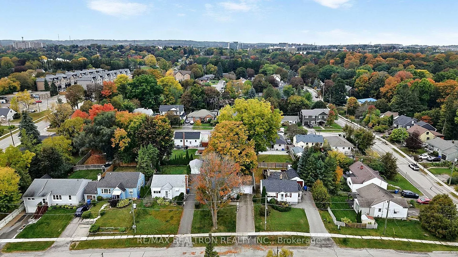 250, Helmer, Central Newmarket, Newmarket