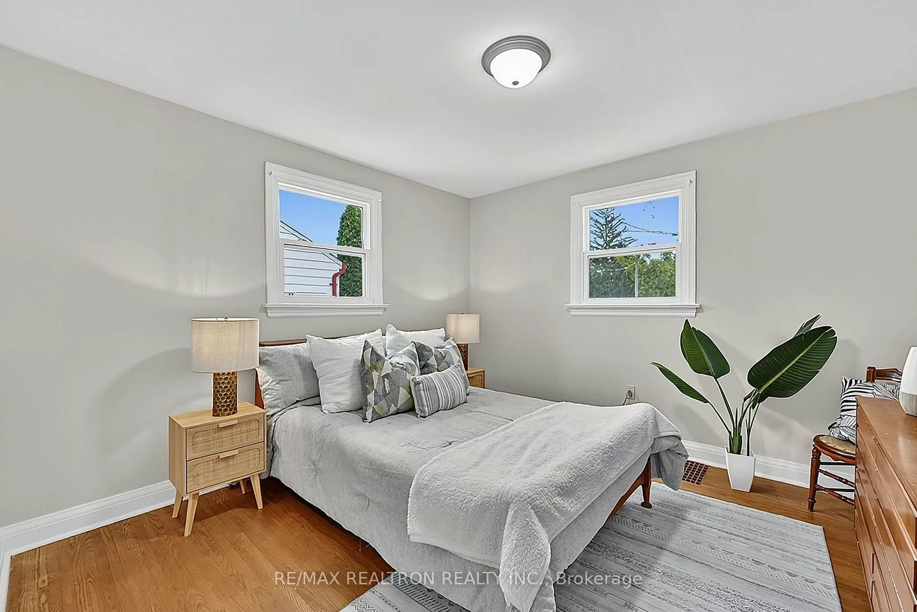 250, Helmer, Central Newmarket, Newmarket