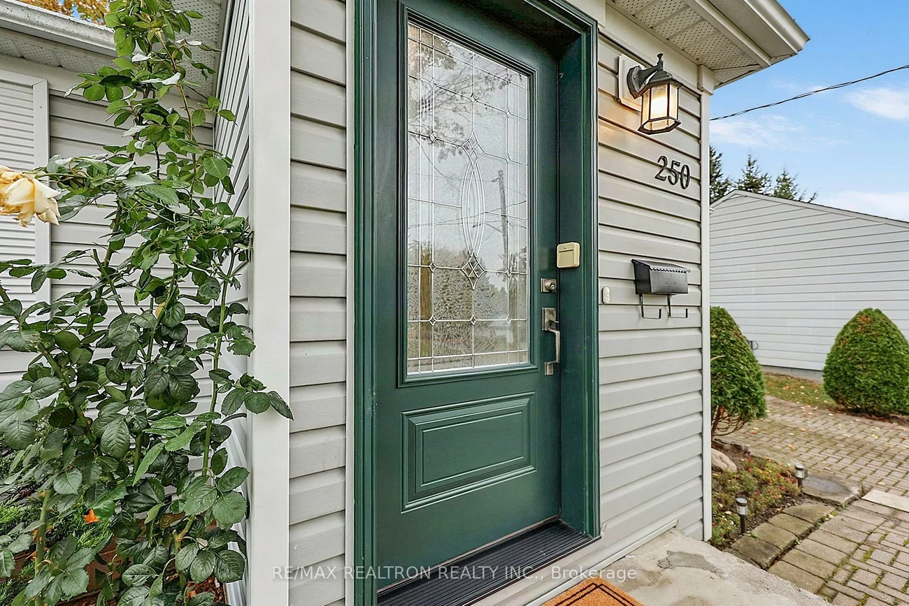 250, Helmer, Central Newmarket, Newmarket