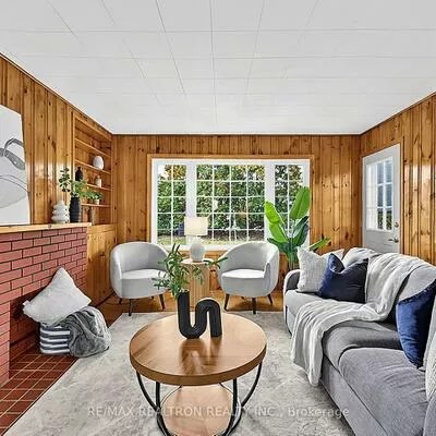 250, Helmer, Central Newmarket, Newmarket