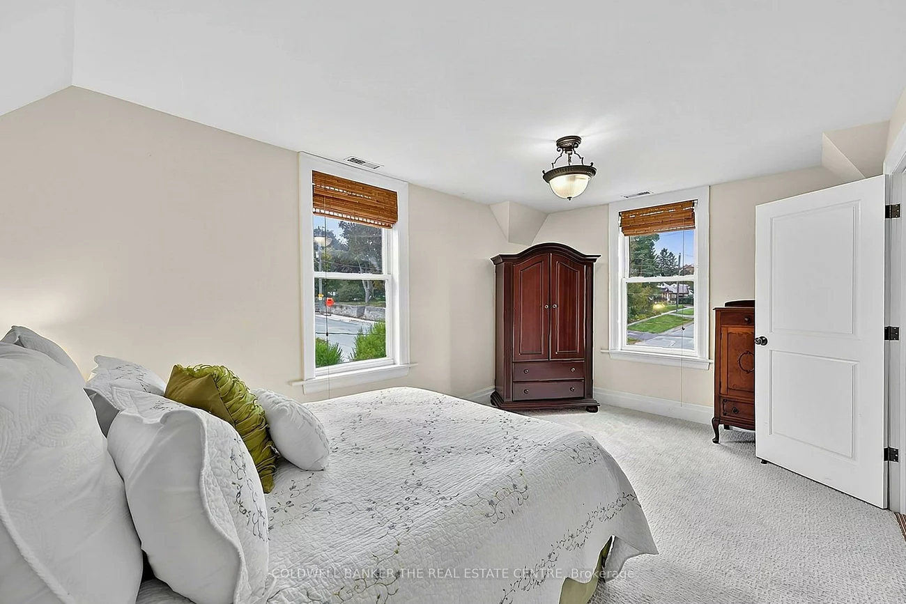 296, Eagle, Central Newmarket, Newmarket