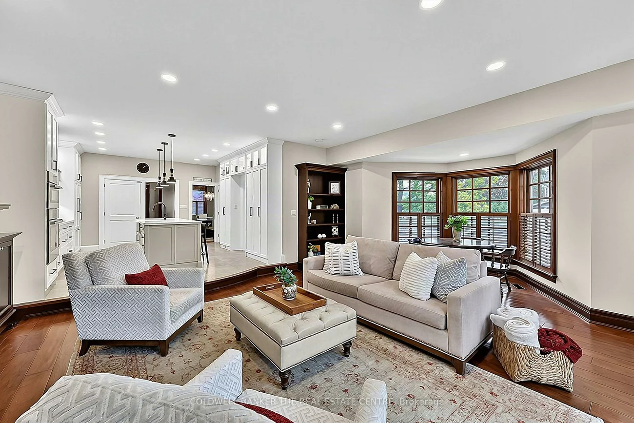 296, Eagle, Central Newmarket, Newmarket