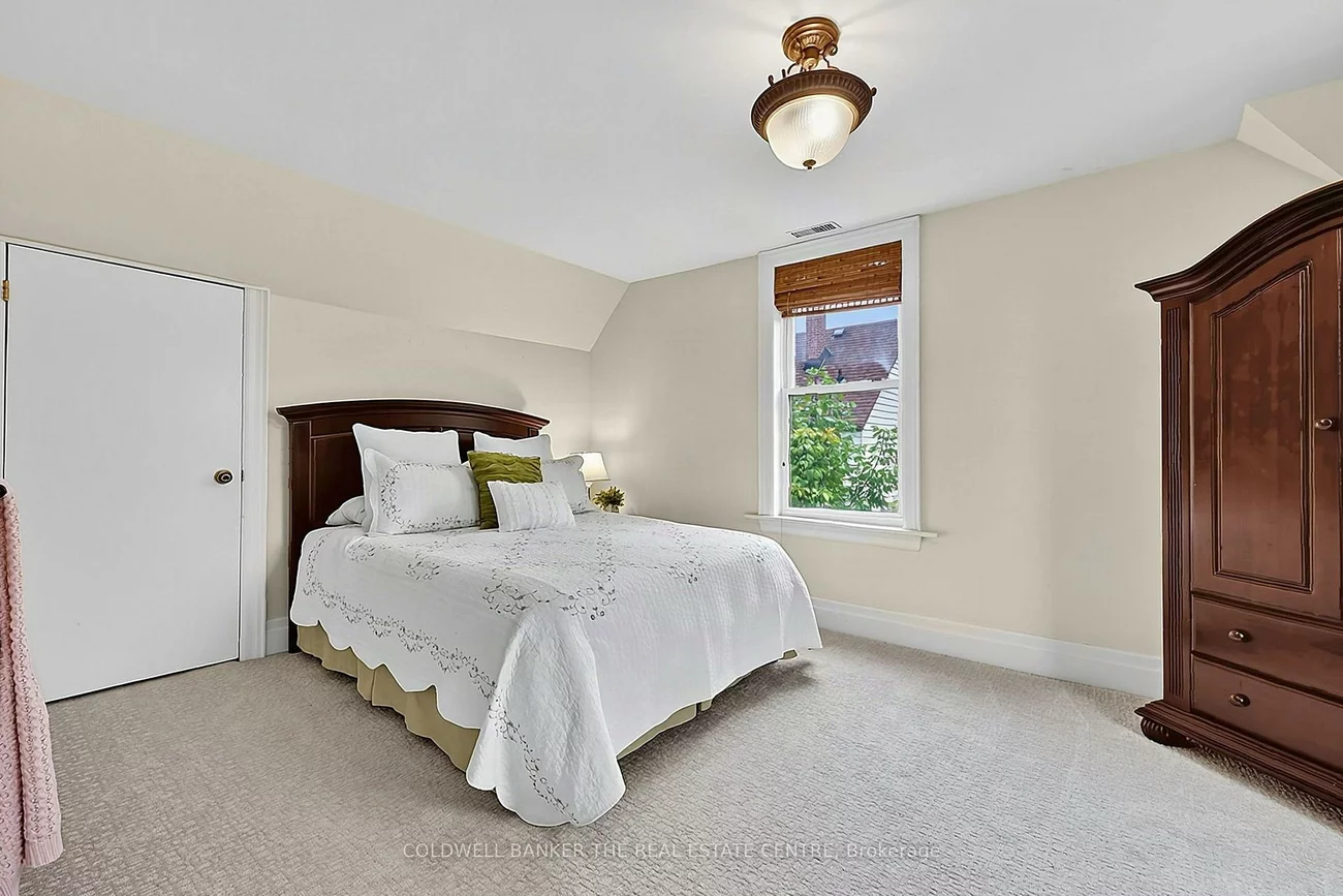296, Eagle, Central Newmarket, Newmarket
