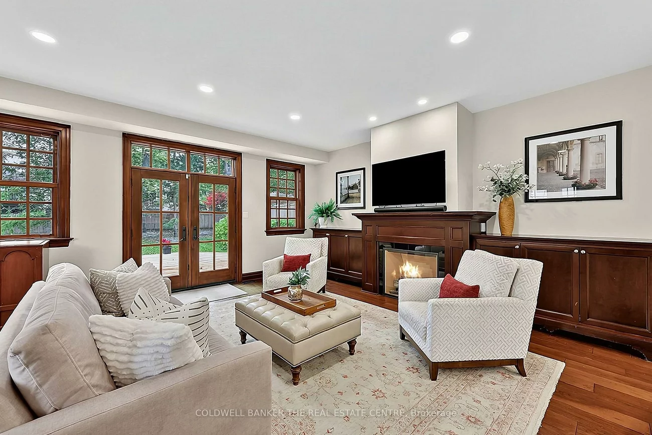 296, Eagle, Central Newmarket, Newmarket