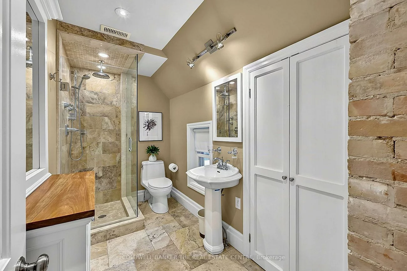 296, Eagle, Central Newmarket, Newmarket