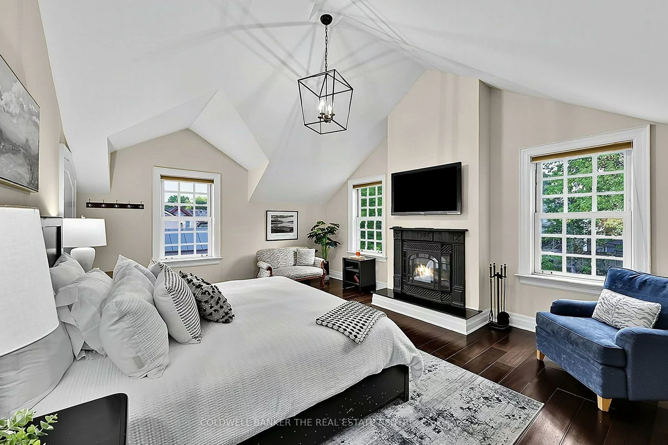 296, Eagle, Central Newmarket, Newmarket