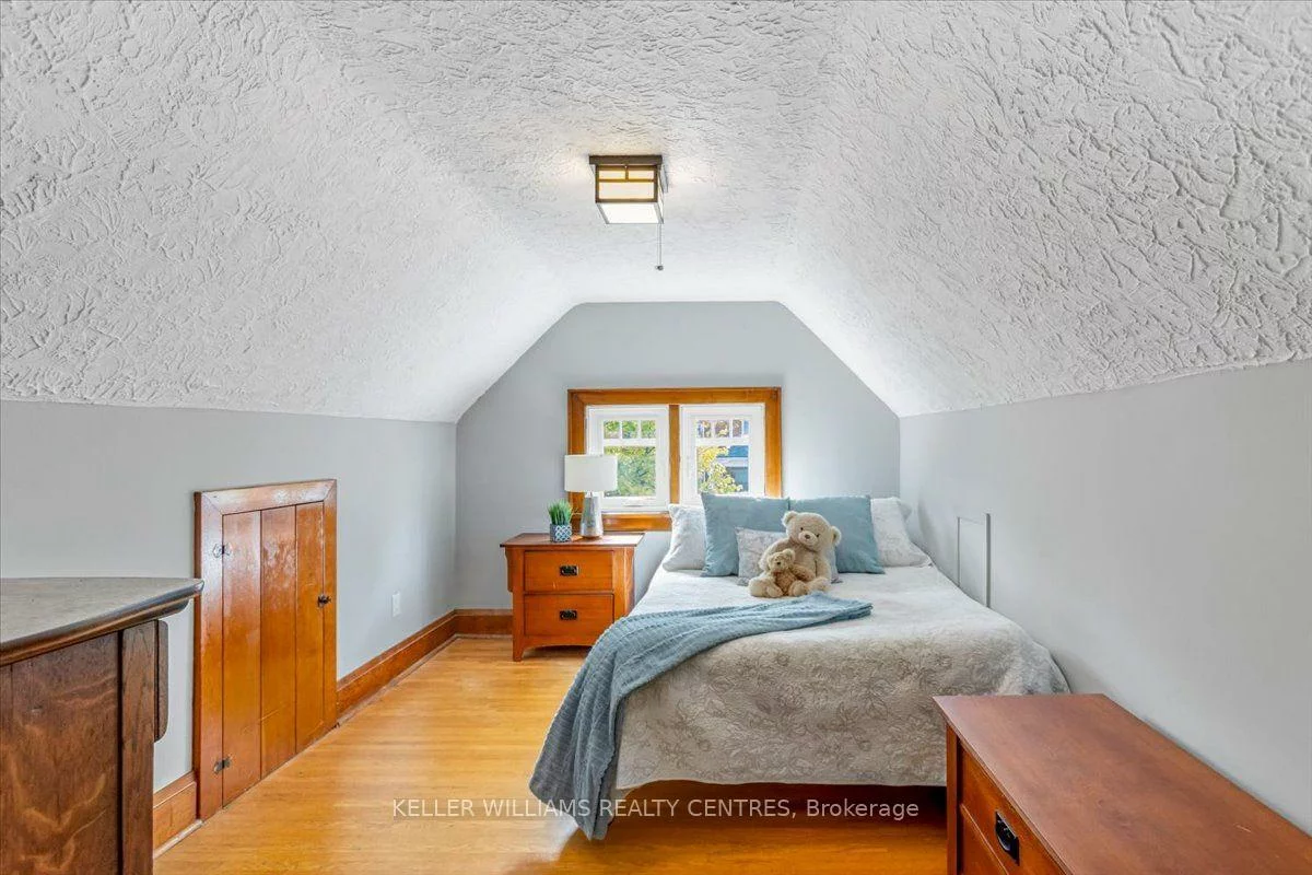 431, Eagle, Central Newmarket, Newmarket