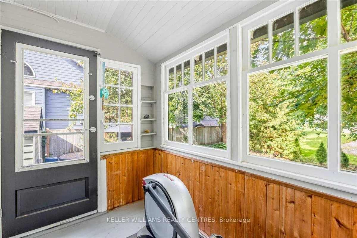 431, Eagle, Central Newmarket, Newmarket