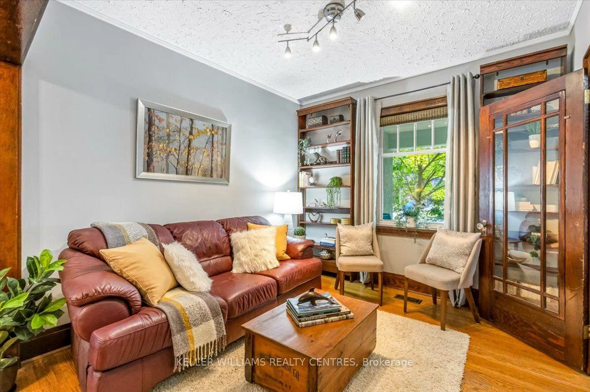 431, Eagle, Central Newmarket, Newmarket