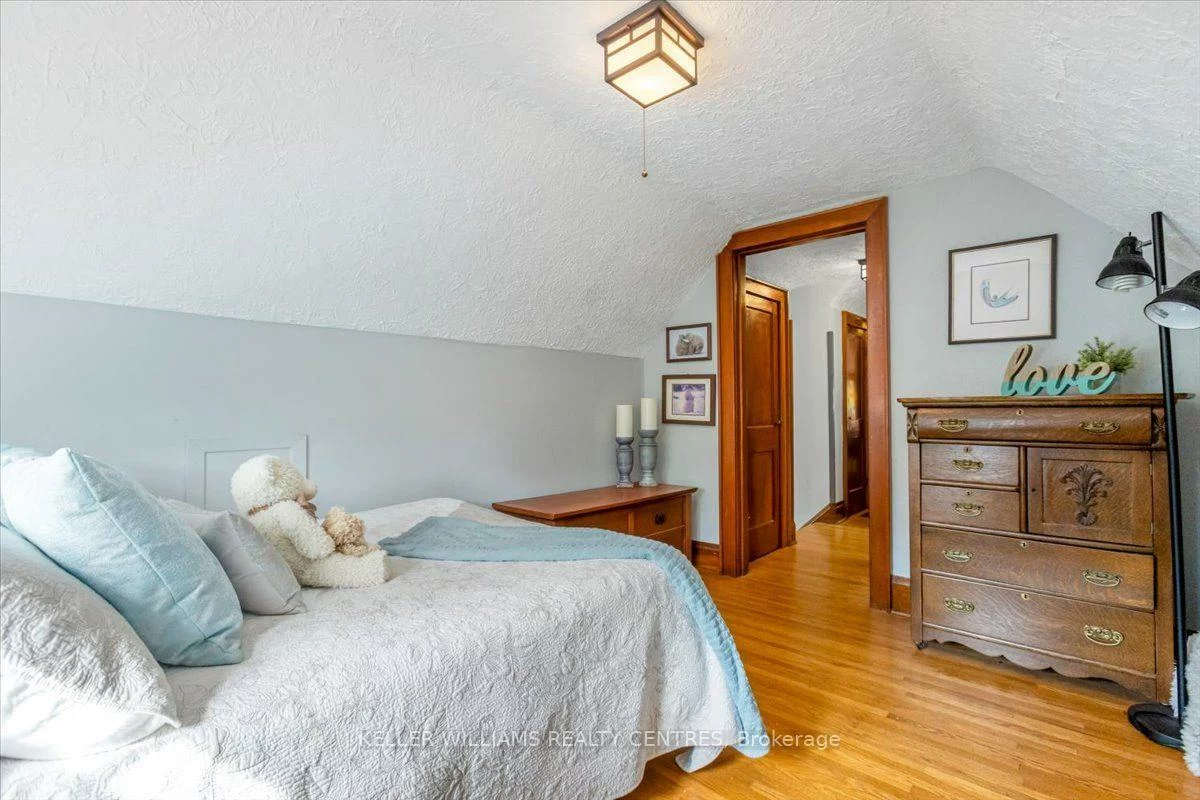 431, Eagle, Central Newmarket, Newmarket