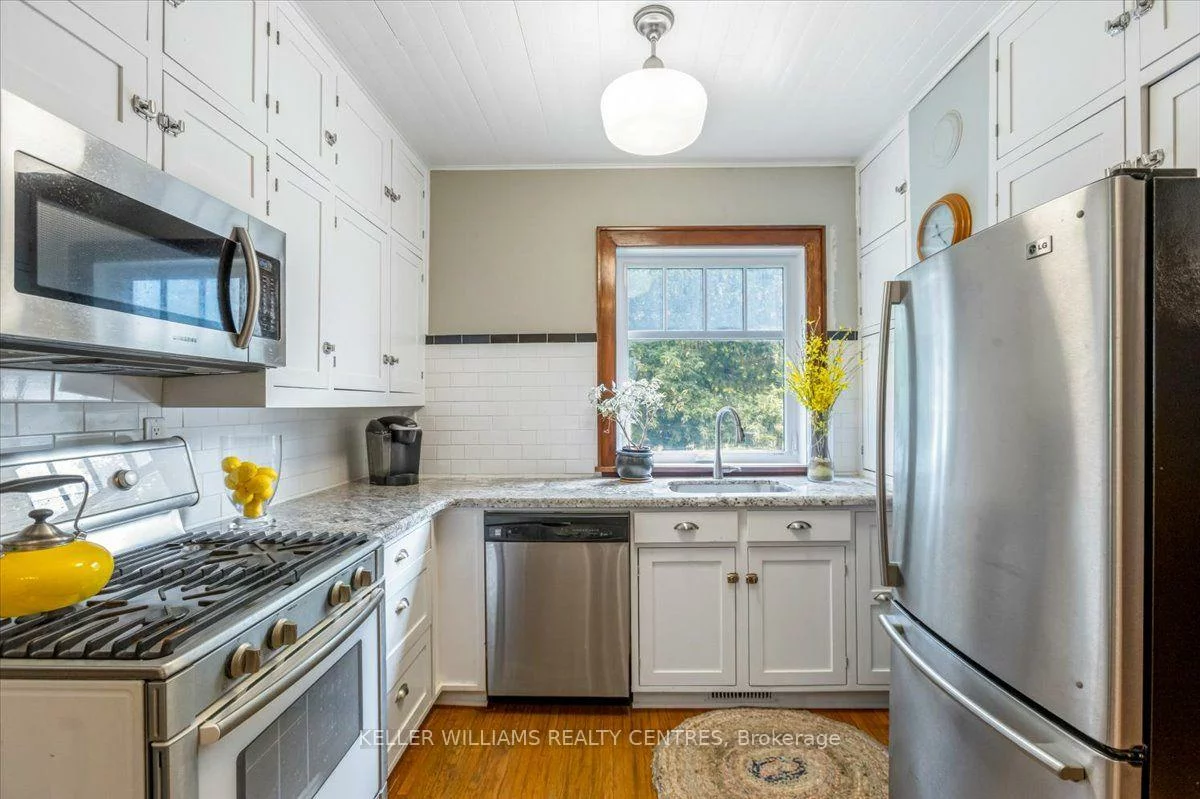 431, Eagle, Central Newmarket, Newmarket