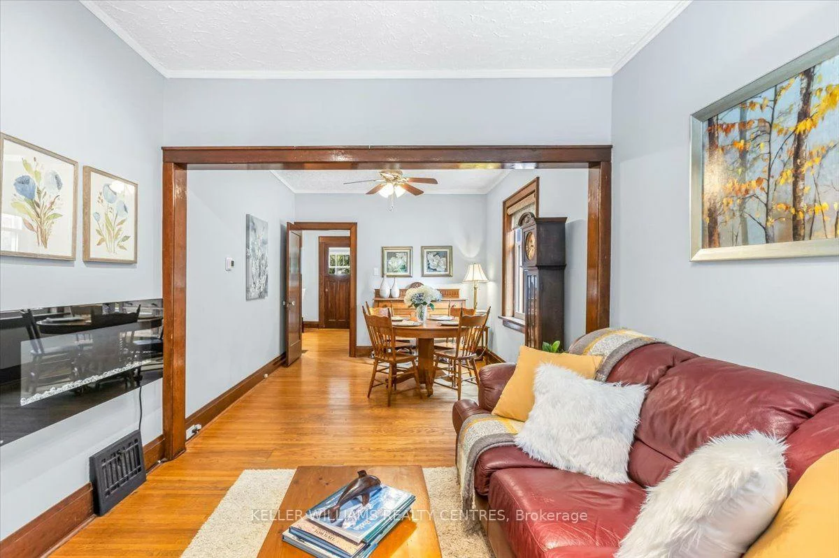 431, Eagle, Central Newmarket, Newmarket