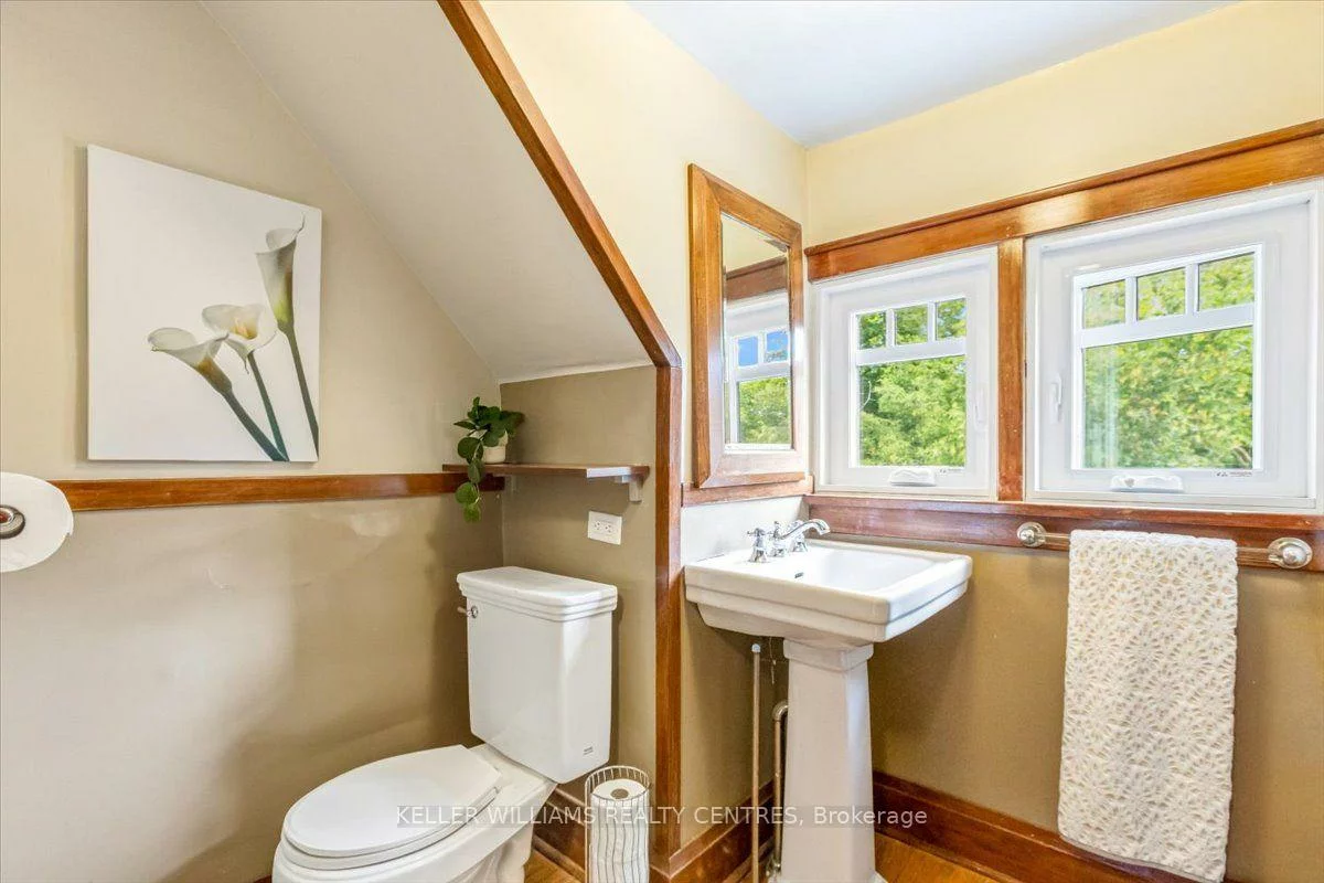 431, Eagle, Central Newmarket, Newmarket