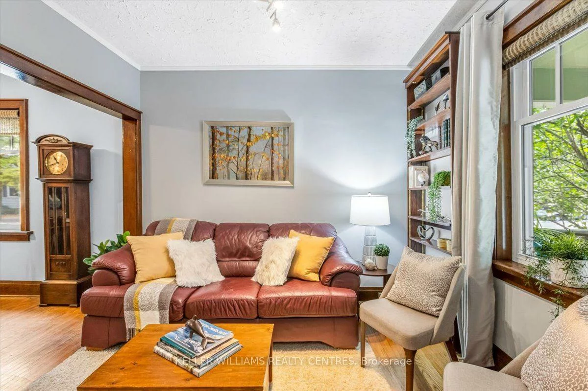 431, Eagle, Central Newmarket, Newmarket