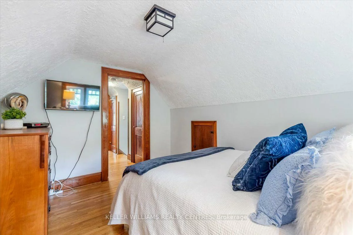 431, Eagle, Central Newmarket, Newmarket
