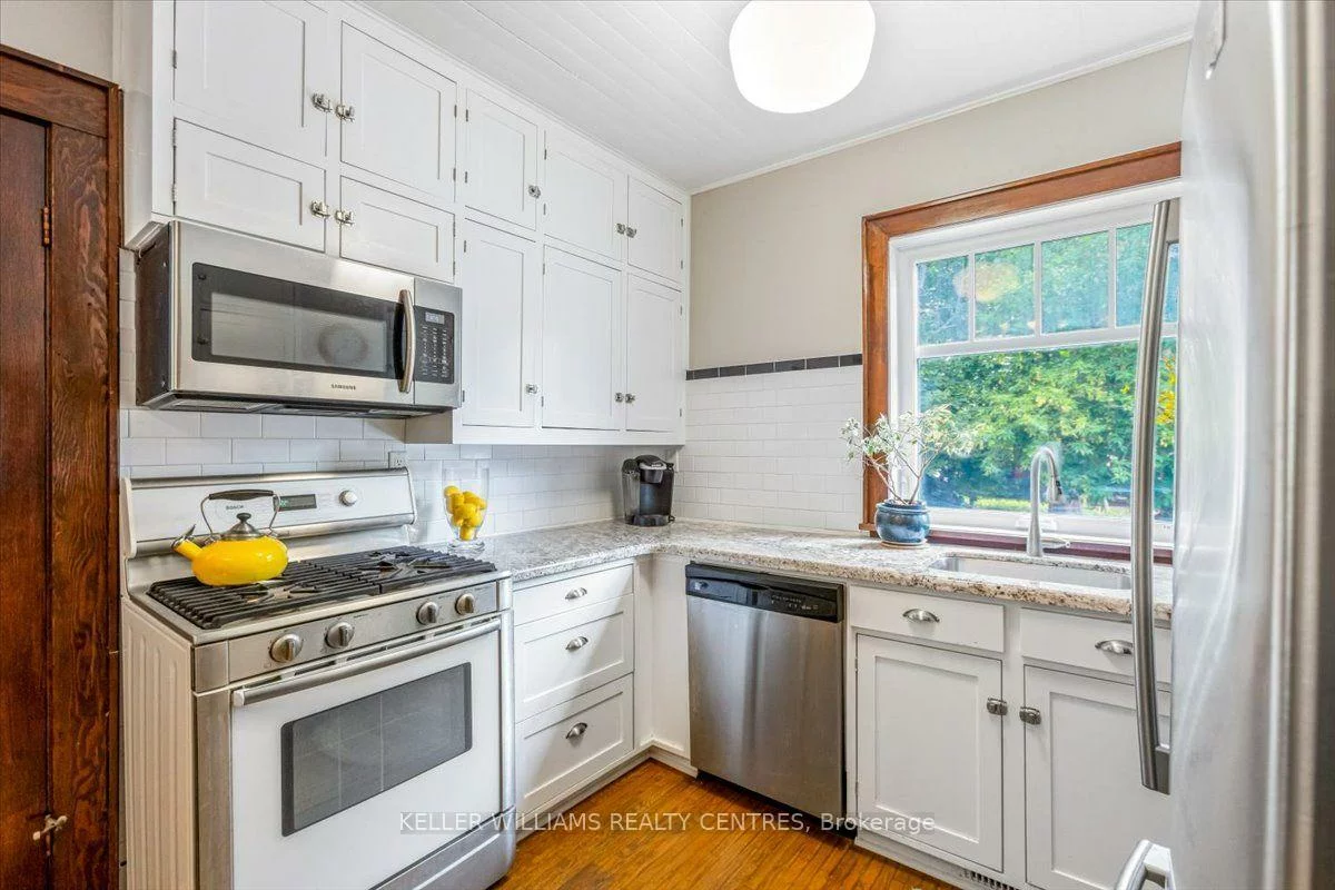 431, Eagle, Central Newmarket, Newmarket