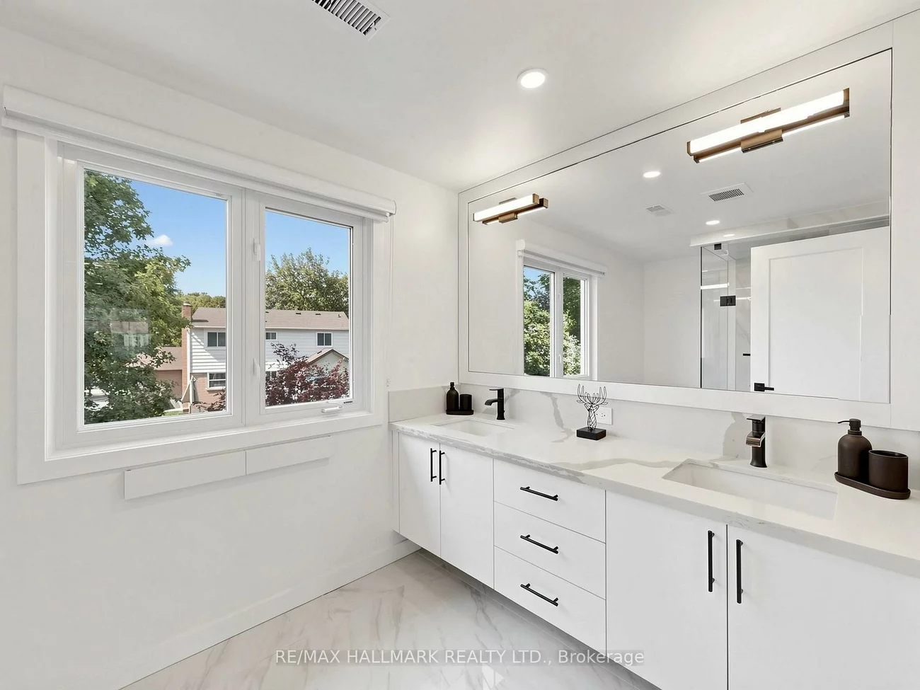 400, Handley, Central Newmarket, Newmarket