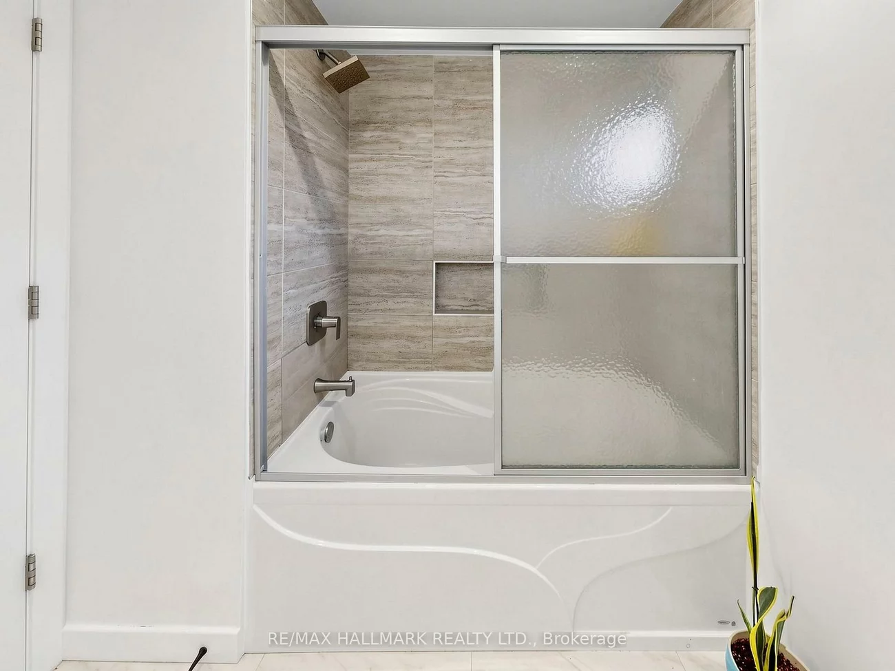400, Handley, Central Newmarket, Newmarket