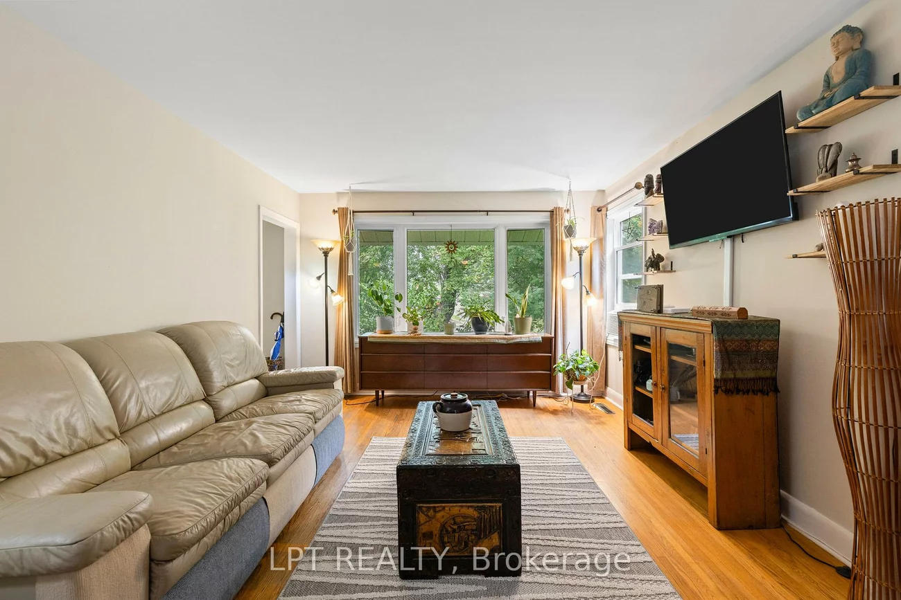 98, Don Mor, Central Newmarket, Newmarket