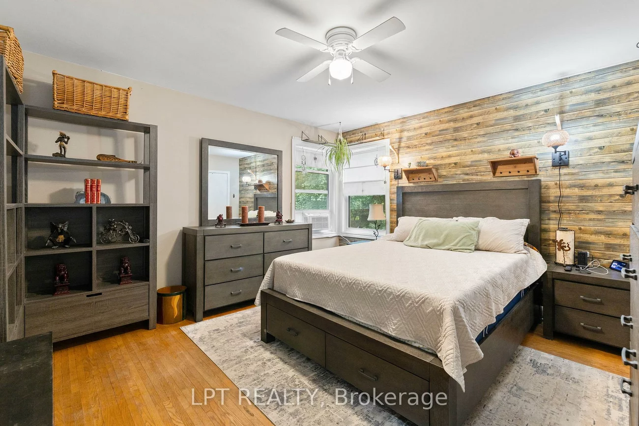 98, Don Mor, Central Newmarket, Newmarket