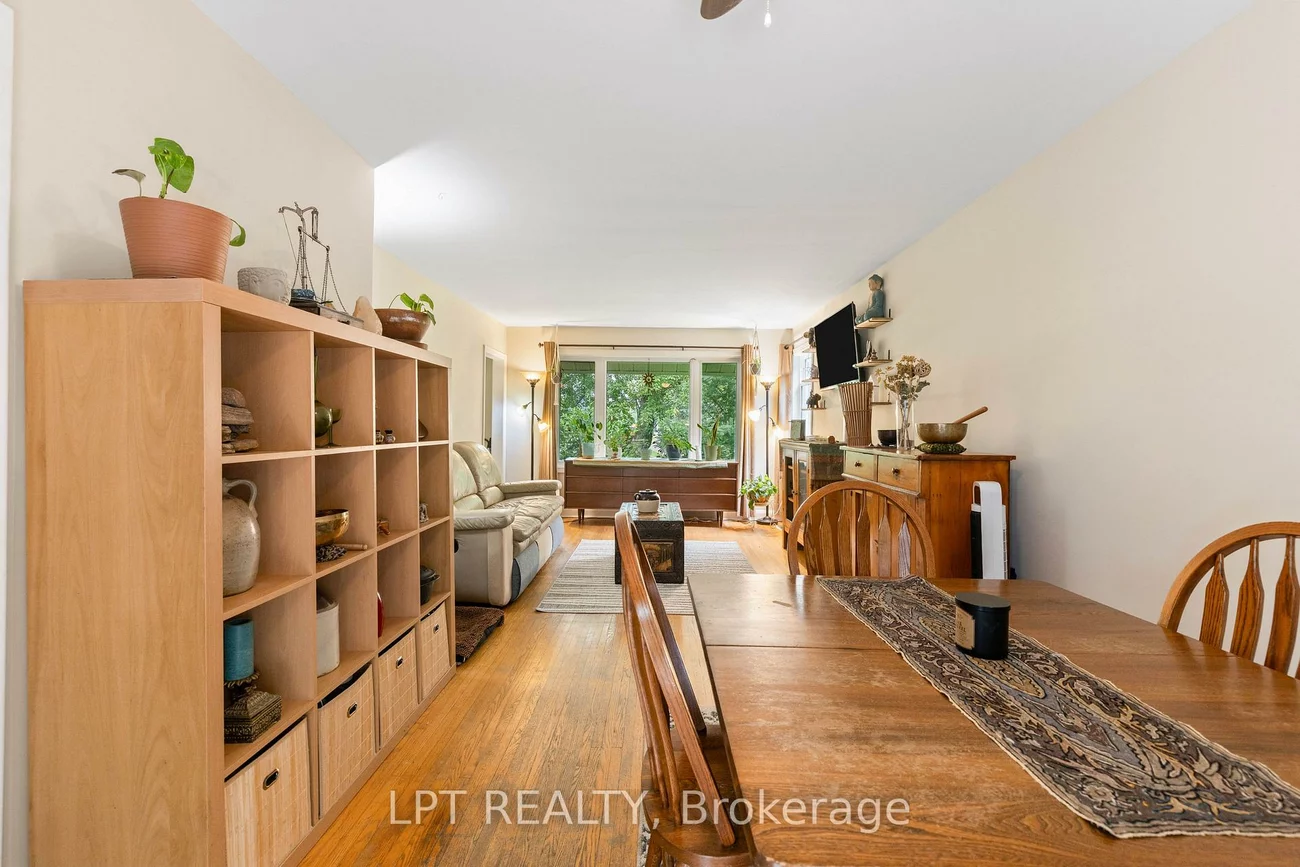 98, Don Mor, Central Newmarket, Newmarket