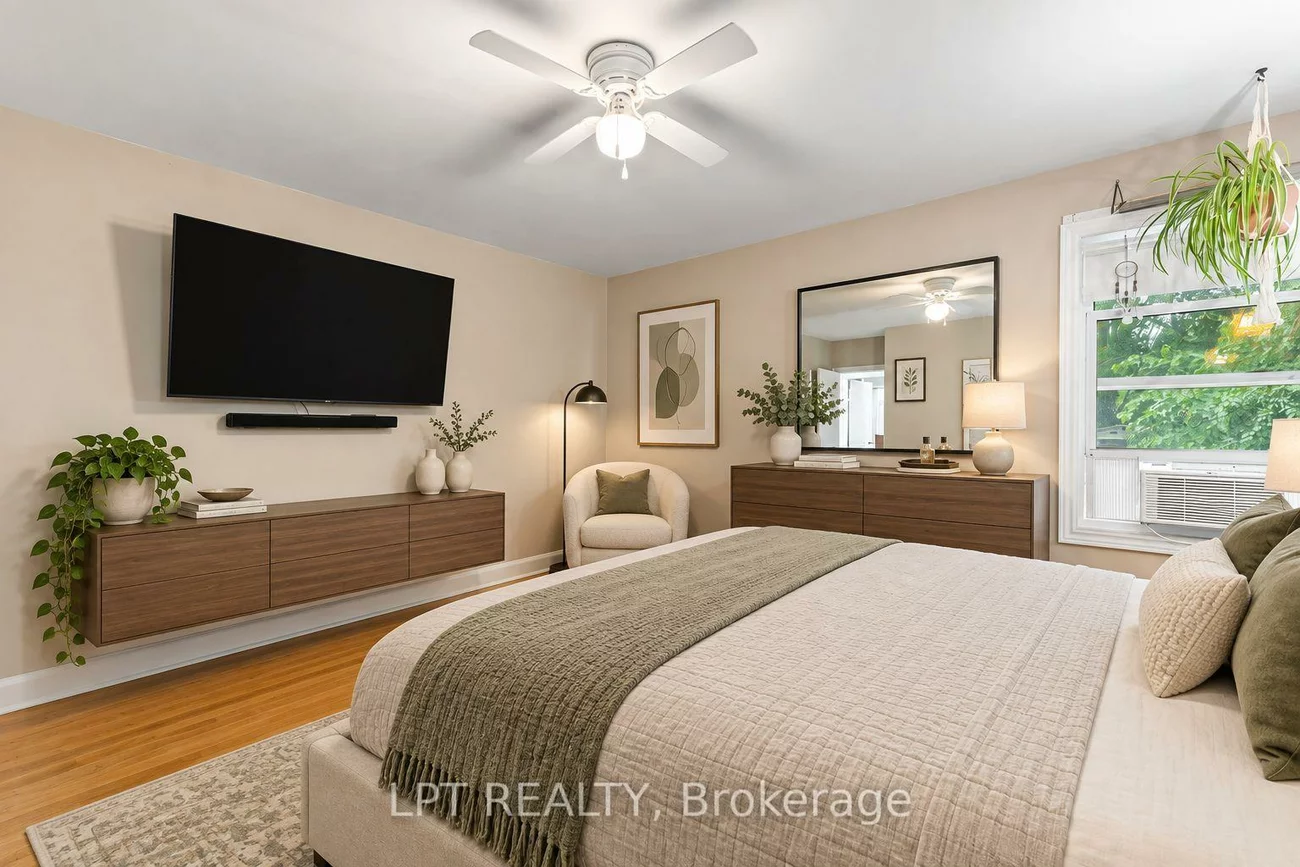 98, Don Mor, Central Newmarket, Newmarket