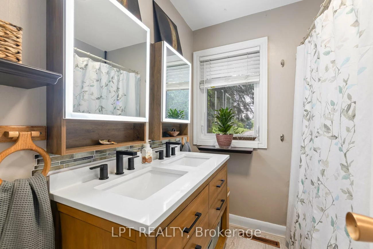 98, Don Mor, Central Newmarket, Newmarket