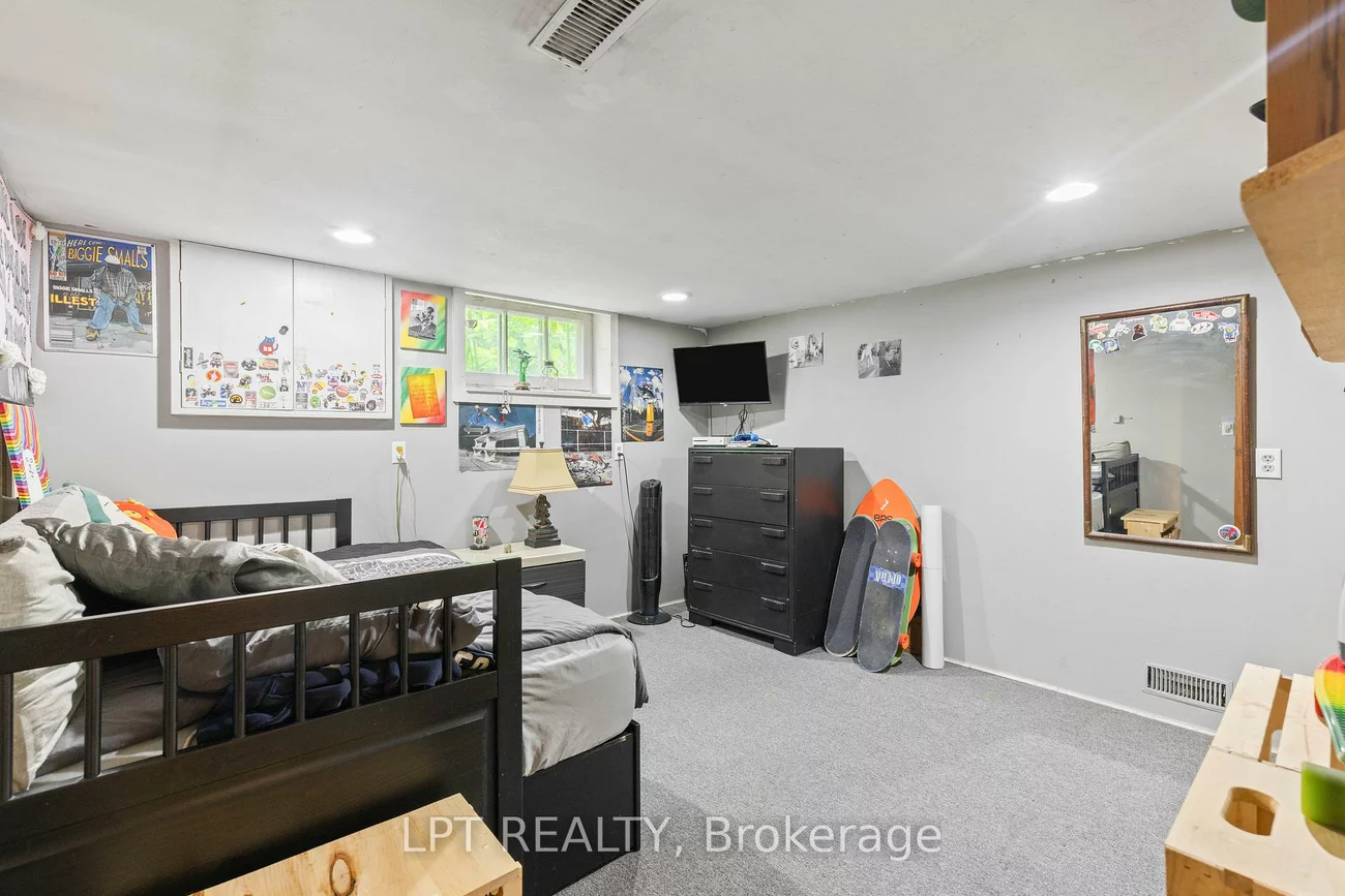 98, Don Mor, Central Newmarket, Newmarket