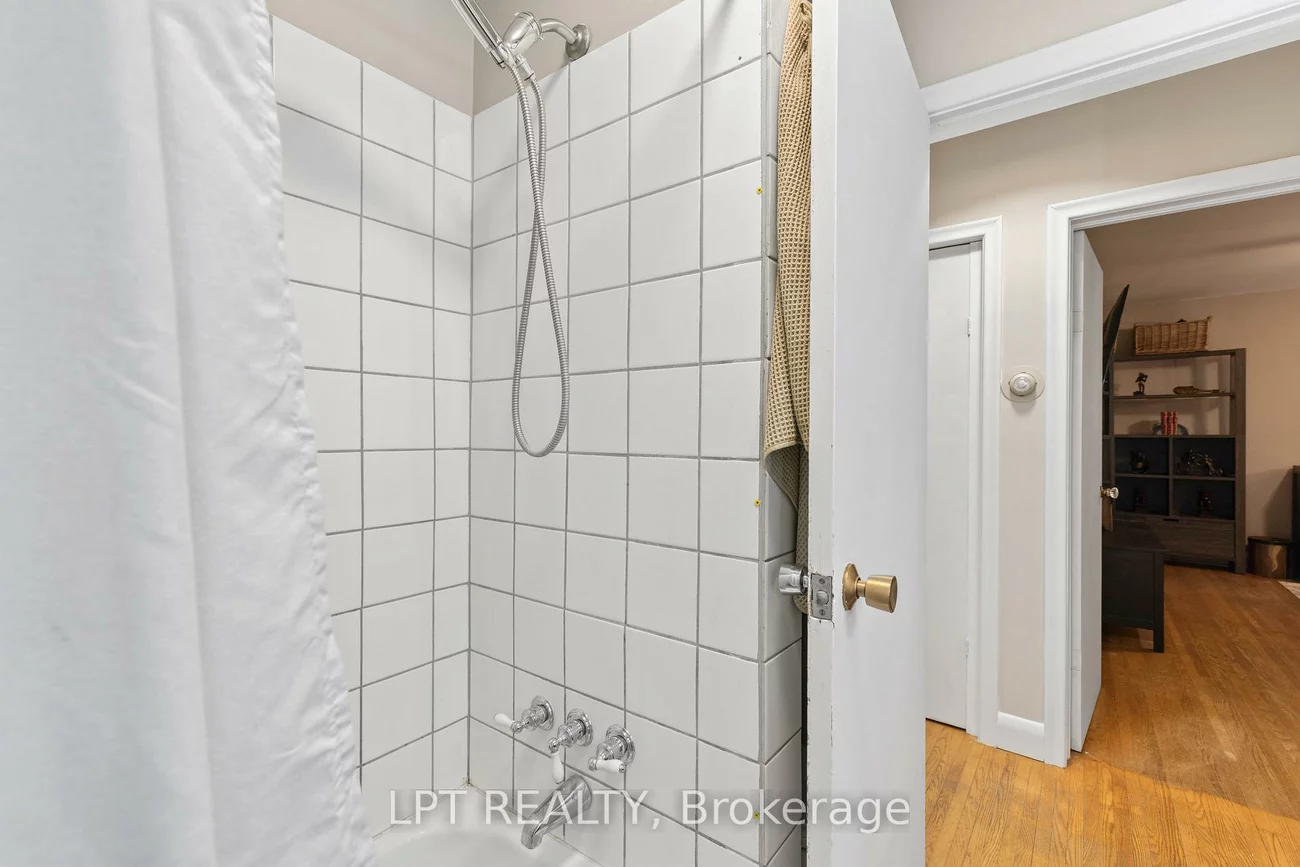 98, Don Mor, Central Newmarket, Newmarket