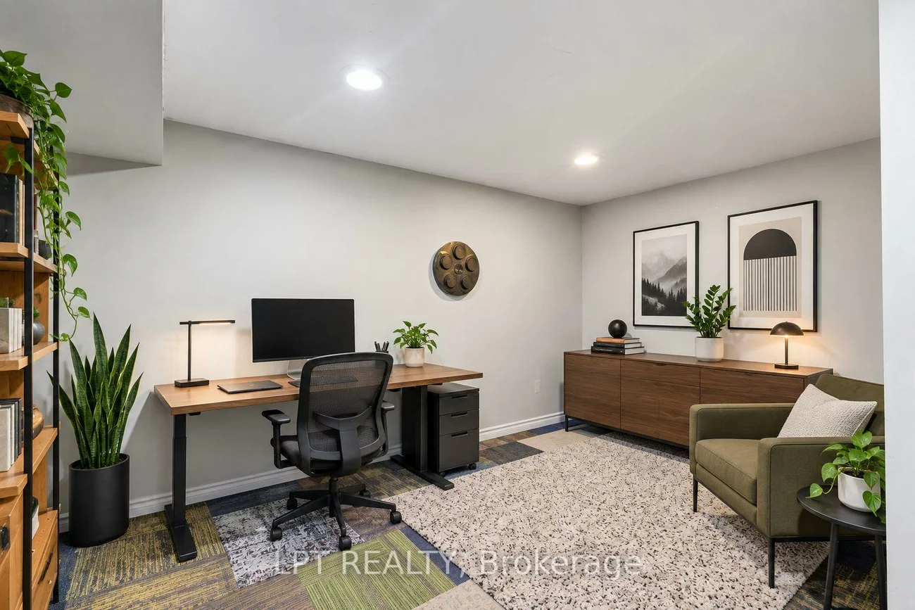 98, Don Mor, Central Newmarket, Newmarket