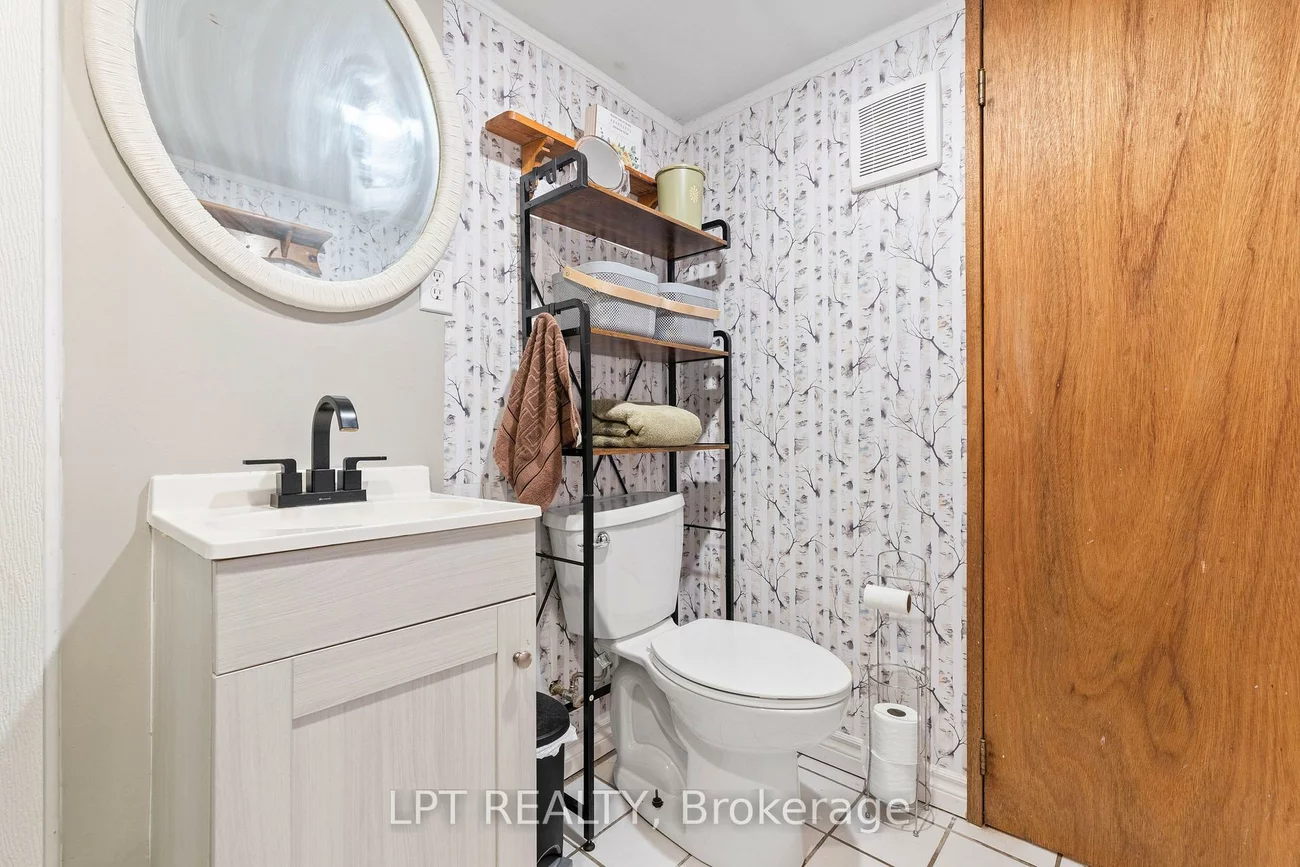 98, Don Mor, Central Newmarket, Newmarket