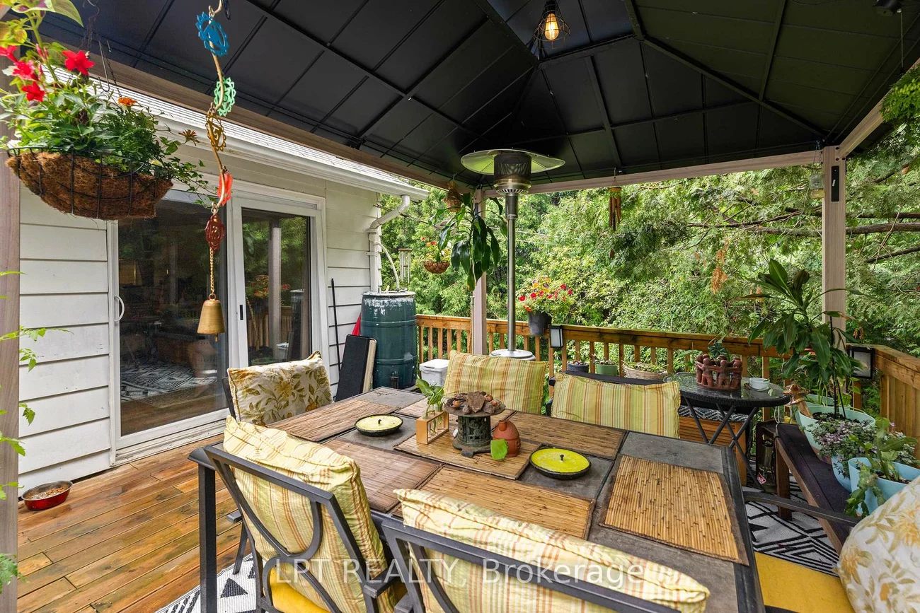 98, Don Mor, Central Newmarket, Newmarket
