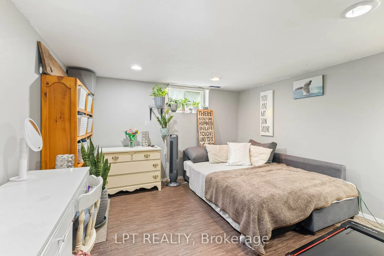 98, Don Mor, Central Newmarket, Newmarket